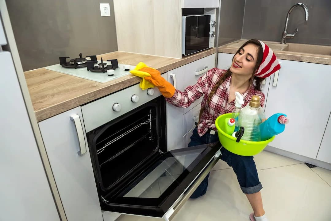 What is the Effect of Oven Cleaners on Kitchen Countertops? 4 Cleaning Alternatives for Your Wooden Countertops